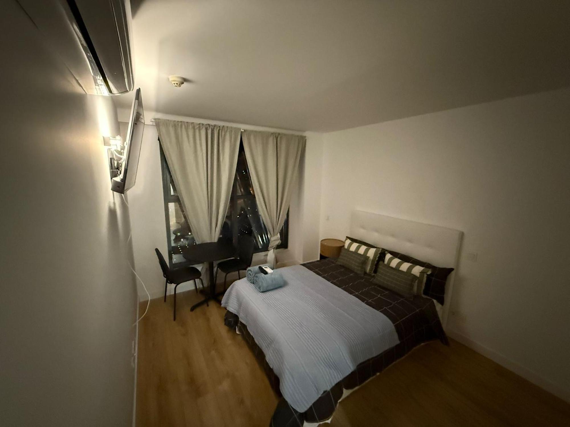 To Room Madrid Castellana Exterior photo