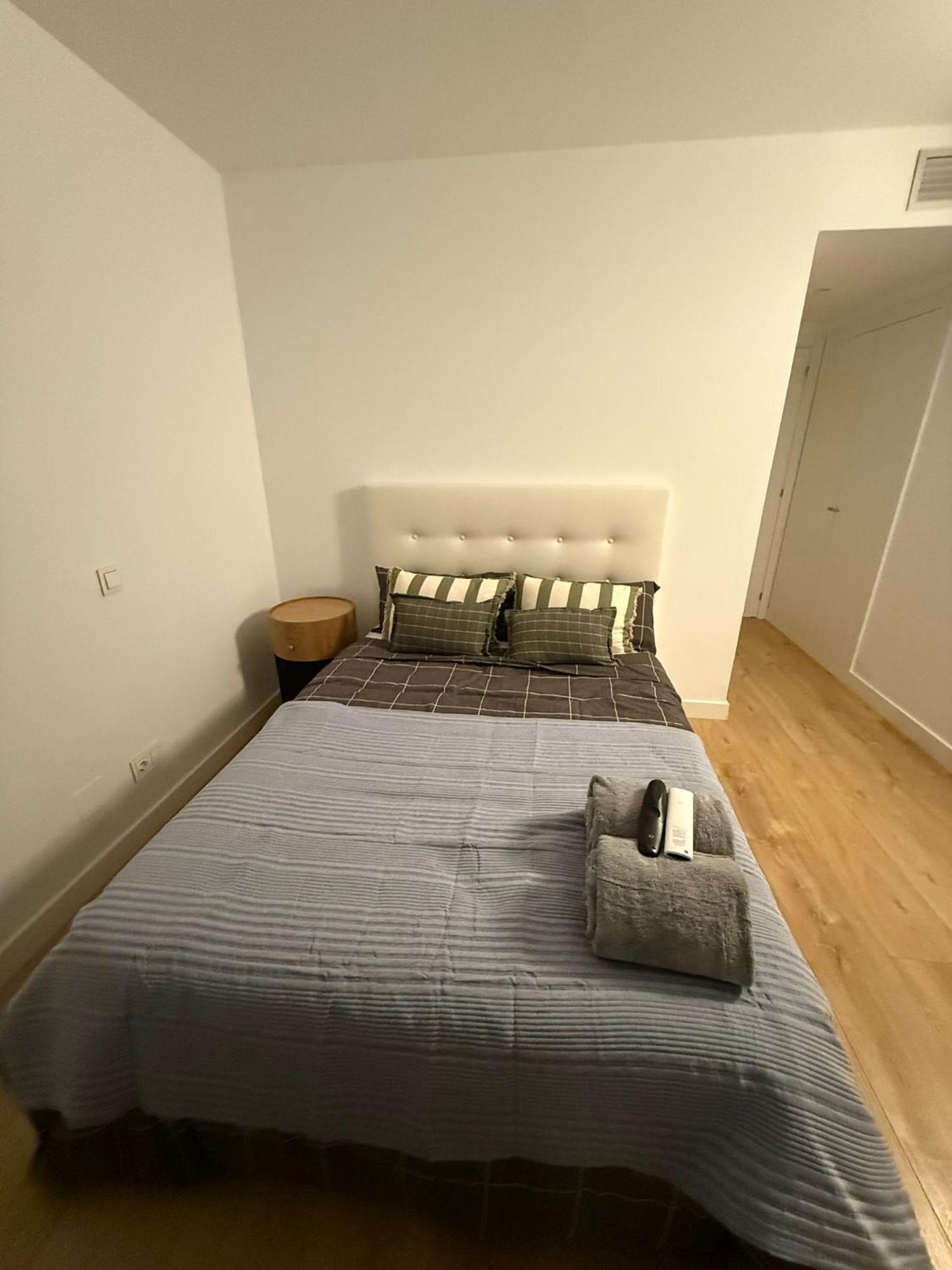 To Room Madrid Castellana Exterior photo