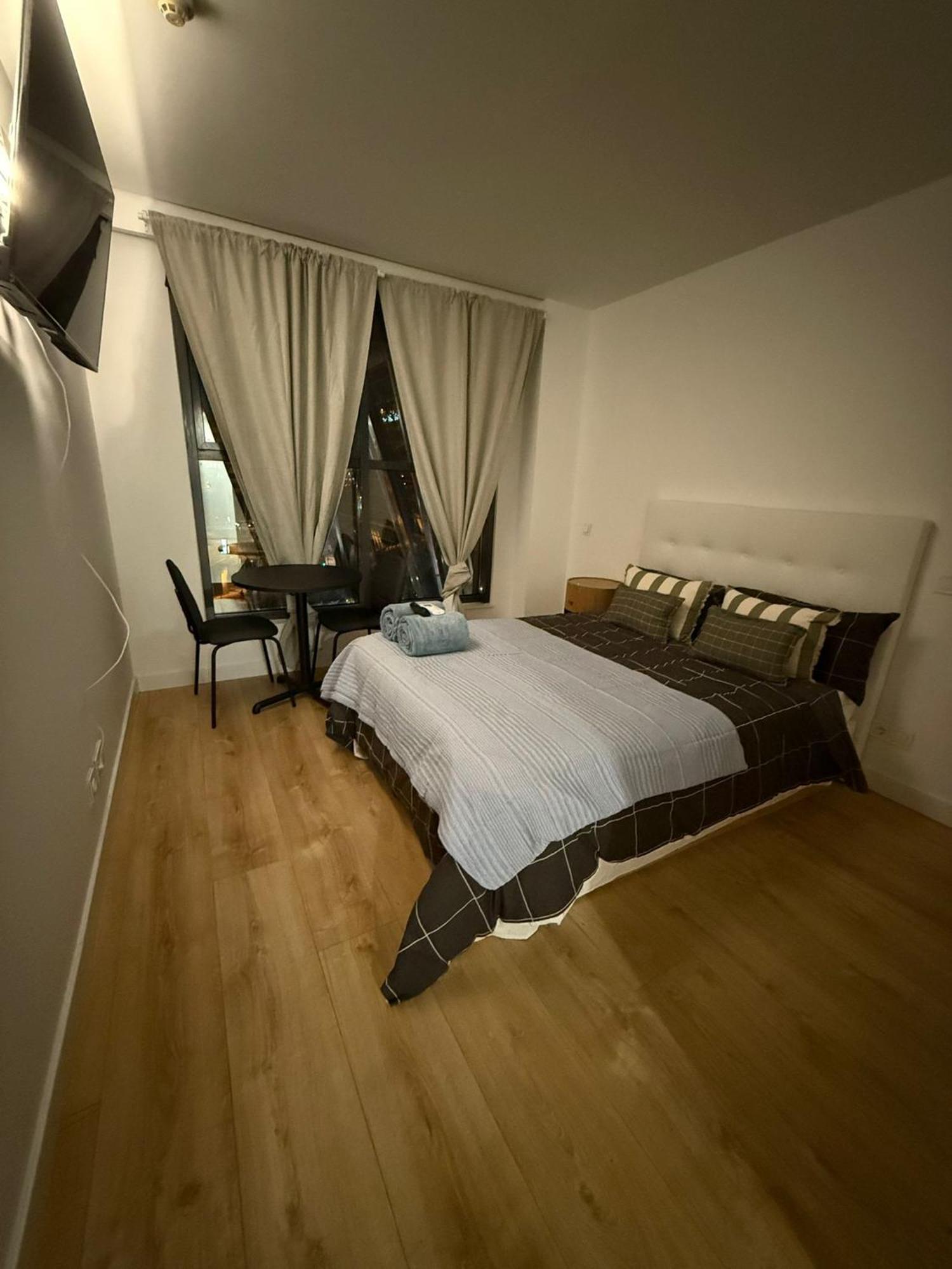 To Room Madrid Castellana Exterior photo