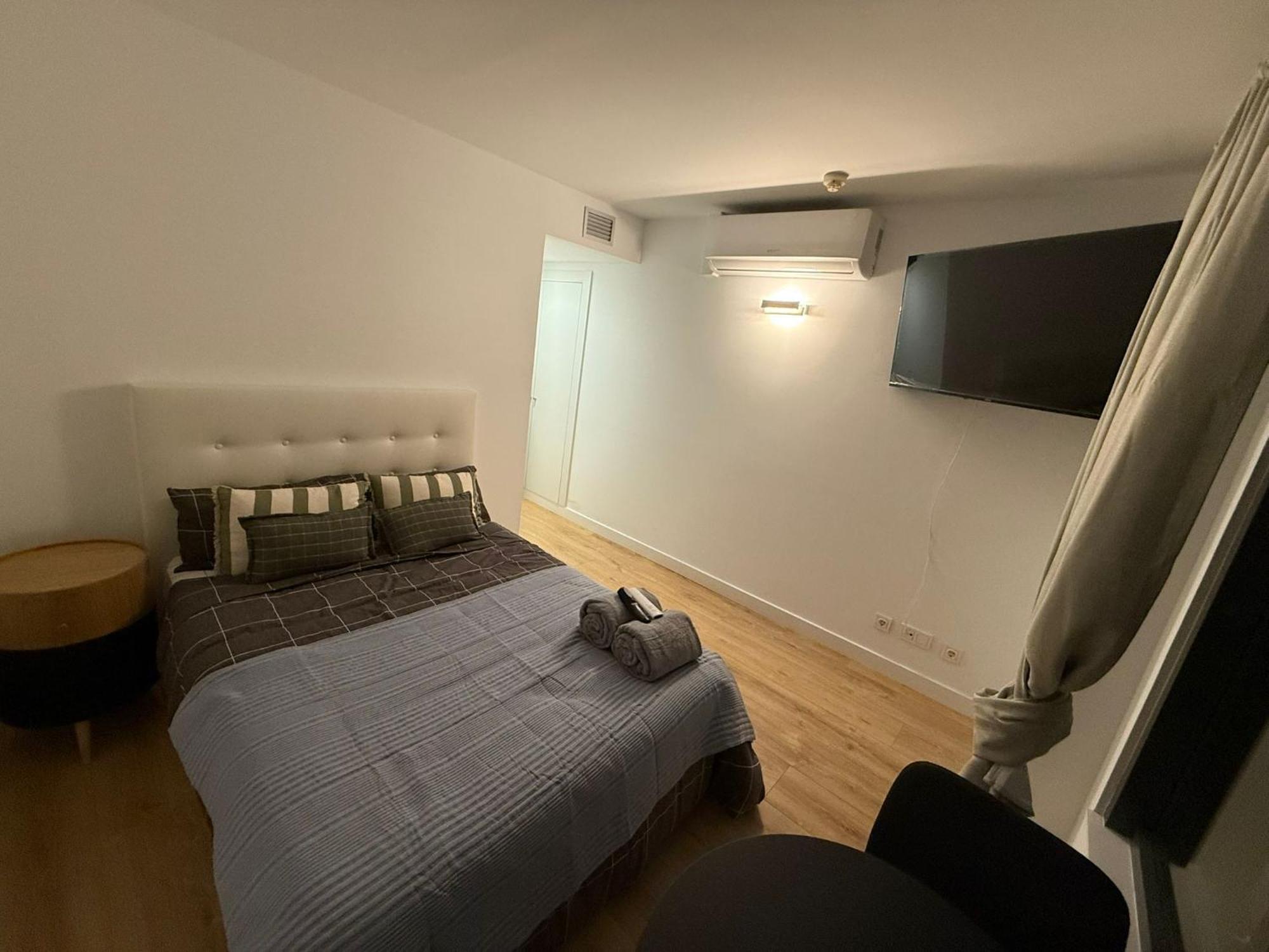 To Room Madrid Castellana Exterior photo